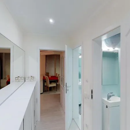 Sea View Apartment *